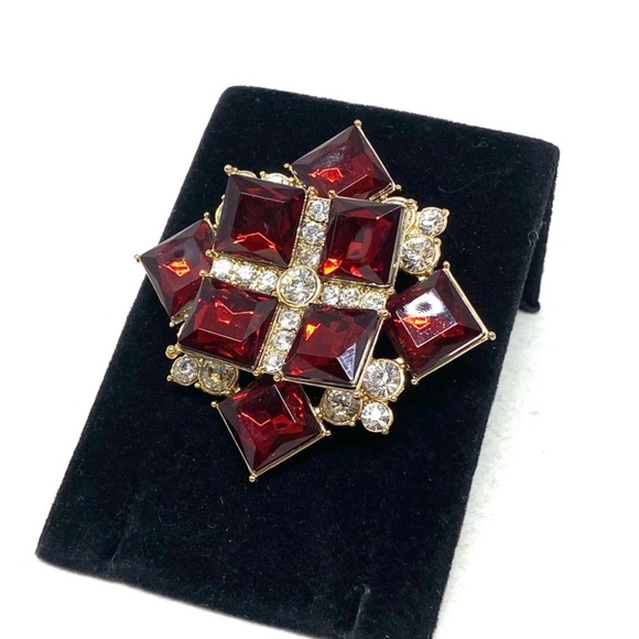 Large Avon red rhinestone brooch—2014 collection - Picture 5 of 6